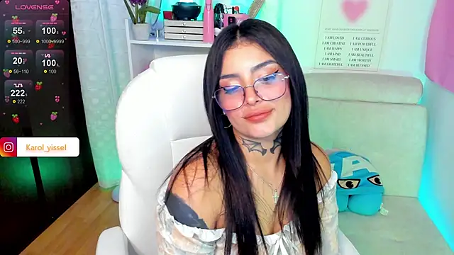 Snapshot of Hinataw33d01 chatting on February 13, 5:37 am Hinataw33d01 online show from February 13, 5:37 am