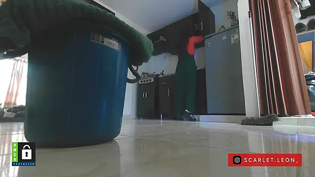 Snapshot of Scarletleon77 chatting on September 18, 7:05 pm Scarletleon77 online show from September 18, 7:05 pm