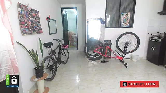 Snapshot of Scarletleon77 chatting on October 2, 1:40 pm Scarletleon77 online show from October 2, 1:40 pm