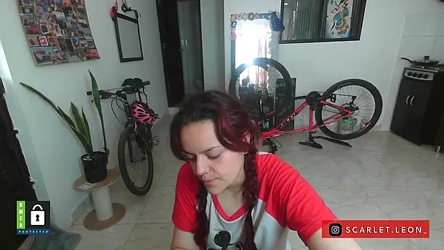 Snapshot of Scarletleon77 chatting on October 7, 3:42 pm Scarletleon77 online show from October 7, 3:42 pm