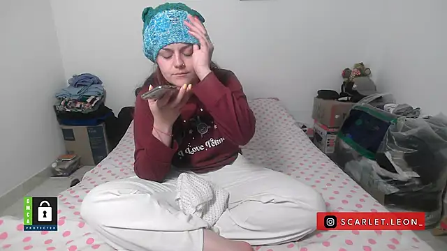 Snapshot of Scarletleon77 chatting on October 20, 6:08 pm Scarletleon77 online show from October 20, 6:08 pm