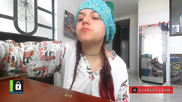 Snapshot of Scarletleon77 chatting on October 22, 12:05 pm Scarletleon77 online show from October 22, 12:05 pm