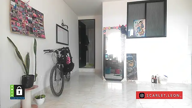 Snapshot of Scarletleon77 chatting on October 28, 1:14 pm Scarletleon77 online show from October 28, 1:14 pm