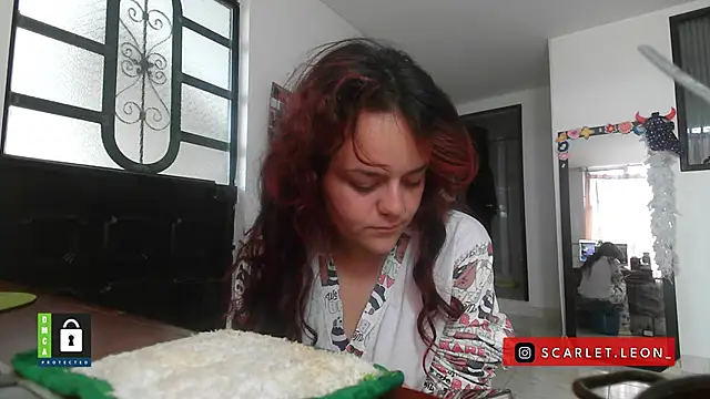 Snapshot of Scarletleon77 chatting on October 29, 12:40 pm Scarletleon77 online show from October 29, 12:40 pm