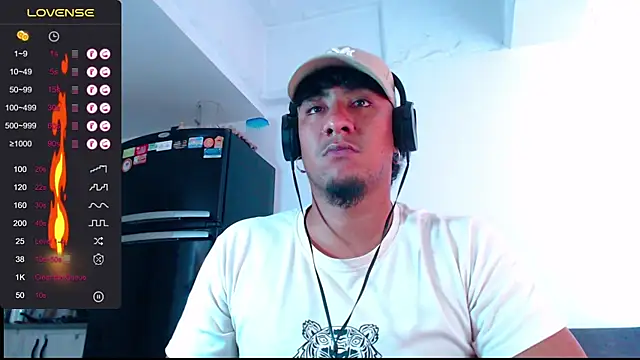 yosoy enzo2020 online show from December 9, 3:44 pm