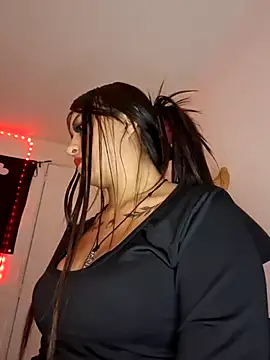 Snapshot of Hot_sophie_ chatting on December 11, 11:00 pm Hot sophie online show from December 11, 11:00 pm