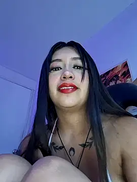 Snapshot of Hot_sophie_ chatting on January 7, 10:30 pm Hot sophie online show from January 7, 10:30 pm