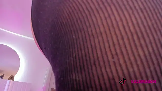 sarah-bonneth online show from December 4, 11:30 am