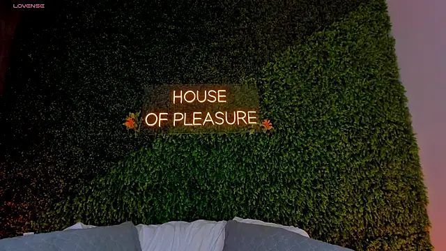 Snapshot of sarah-bonneth chatting on March 17, 11:35 am sarah-bonneth online show from March 17, 11:35 am