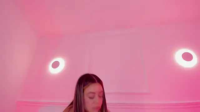 sarah-bonneth online show from May 5, 11:51 am