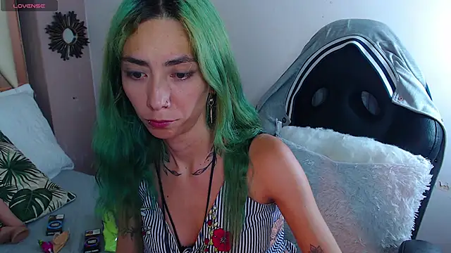 Snapshot of Erika_Stevens chatting on October 5, 1:04 am Erika Stevens online show from October 5, 1:04 am