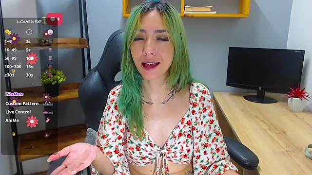 Snapshot of Erika_Stevens chatting on October 31, 3:02 pm Erika Stevens online show from October 31, 3:02 pm