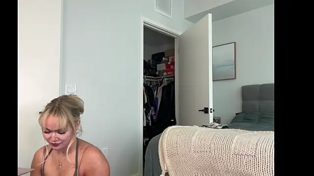 ElenaErickson online show from May 6, 8:25 pm