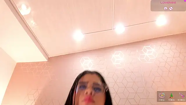 Snapshot of Emilyboobss chatting on December 30, 10:21 am Emilyboobss online show from December 30, 10:21 am