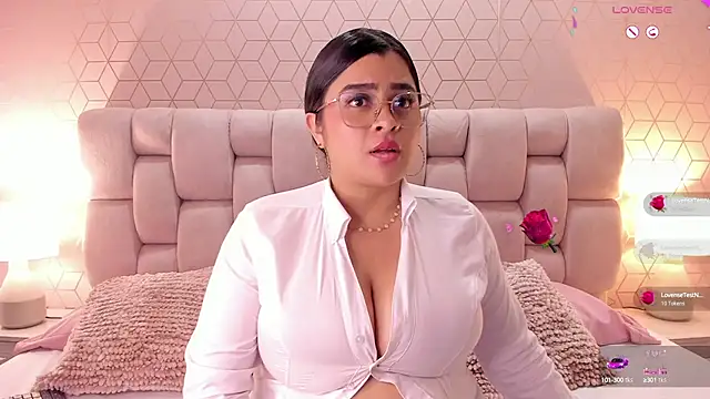 Snapshot of Emilyboobss chatting on January 27, 9:55 am Emilyboobss online show from January 27, 9:55 am