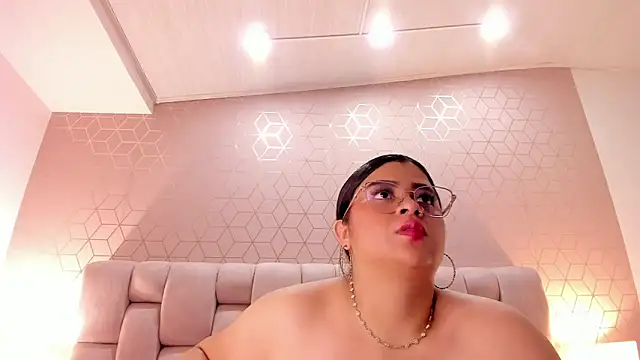 Snapshot of Emilyboobss chatting on January 27, 12:58 pm Emilyboobss online show from January 27, 12:58 pm