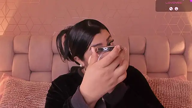 Snapshot of Emilyboobss chatting on March 7, 6:57 am Emilyboobss online show from March 7, 6:57 am