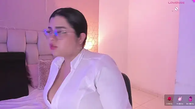 Snapshot of Emilyboobss chatting on March 17, 9:55 am Emilyboobss online show from March 17, 9:55 am