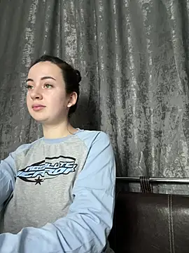 SweetieKendl online show from December 28, 2:33 am