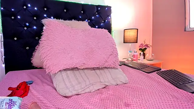 Snapshot of valentinabaez chatting on February 14, 8:37 pm valentinabaez online show from February 14, 8:37 pm