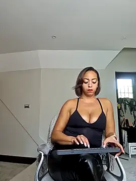 QueenTricks1 online show from September 22, 11:45 am