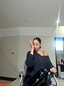 Snapshot of QueenTricks1 chatting on December 19, 8:54 am QueenTricks1 online show from December 19, 8:54 am