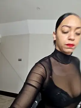 Snapshot of QueenTricks1 chatting on February 24, 9:18 am QueenTricks1 online show from February 24, 9:18 am