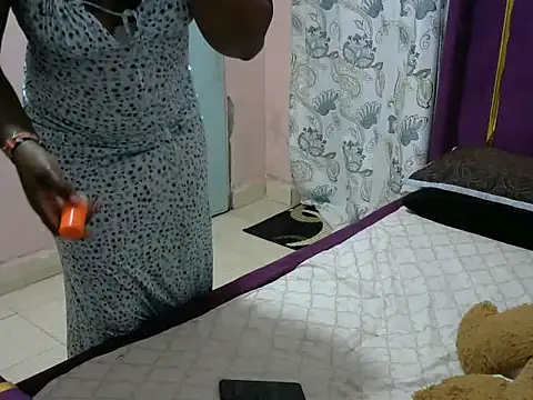 Snapshot of slender-qwene chatting on September 20, 6:09 pm slender-qwene online show from September 20, 6:09 pm