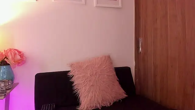 Snapshot of KattyPortman chatting on February 20, 7:41 pm KattyPortman online show from February 20, 7:41 pm