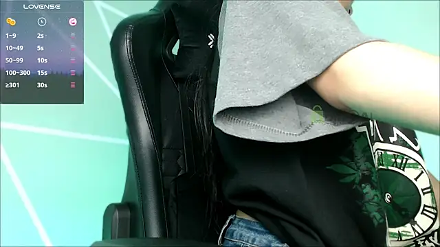 lilylouisee online show from December 11, 8:18 pm