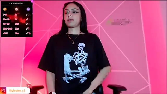 lilylouisee online show from November 1, 6:15 am