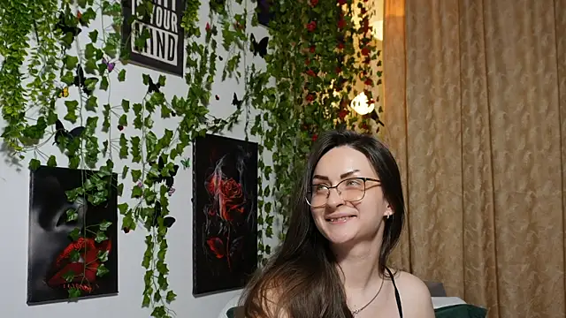 Snapshot of NaughtYHomemadE chatting on October 24, 8:44 am NaughtYHomemadE online show from October 24, 8:44 am