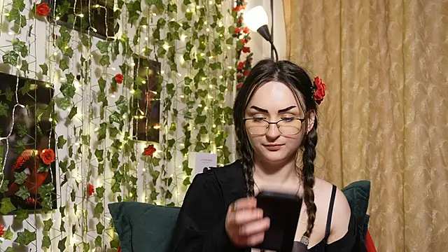 NaughtYHomemadE online show from March 29, 10:04 am