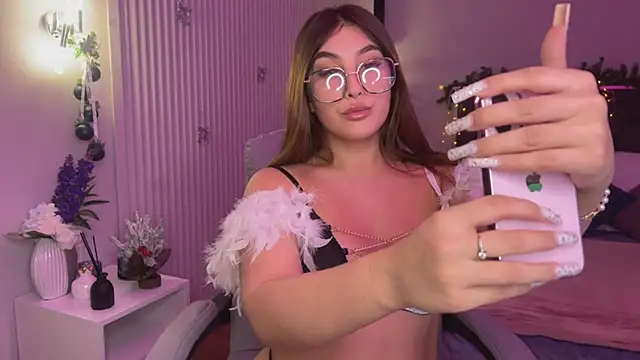 XtraHotX online show from January 7, 1:06 am