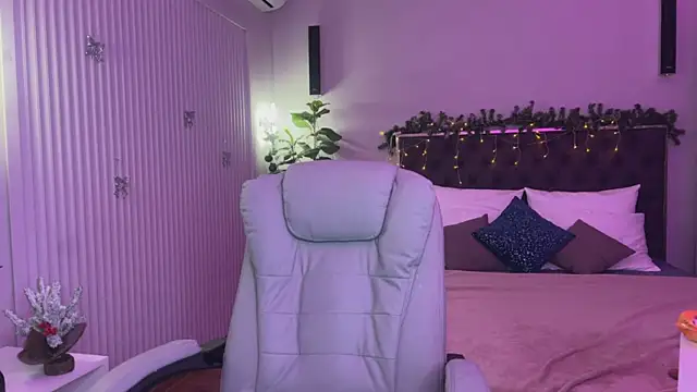 XtraHotX online show from January 8, 1:42 am