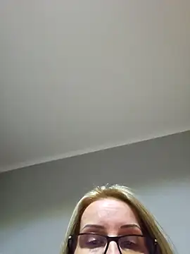 Snapshot of Steffi45 chatting on December 4, 8:28 pm Steffi45 online show from December 4, 8:28 pm