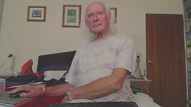 WaverlyKernow online show from October 14, 3:35 pm