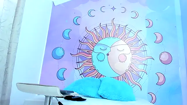 luna hoott online show from June 23, 7:23 pm