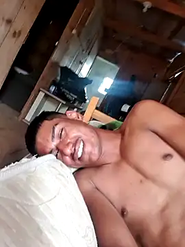 Snapshot of fernandes_v chatting on December 8, 2:30 pm fernandes v online show from December 8, 2:30 pm