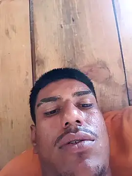 Snapshot of fernandes_v chatting on December 19, 4:35 pm fernandes v online show from December 19, 4:35 pm