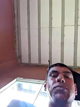 Snapshot of fernandes_v chatting on February 8, 5:18 pm fernandes v online show from February 8, 5:18 pm