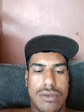 Snapshot of fernandes_v chatting on January 6, 3:27 pm fernandes v online show from January 6, 3:27 pm