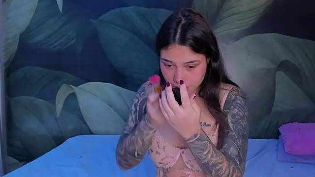 Snapshot of sweett_dirty chatting on October 14, 12:28 pm sweett dirty online show from October 14, 12:28 pm