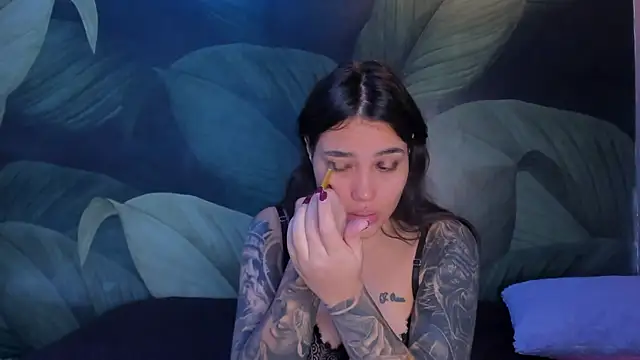 Snapshot of sweett_dirty chatting on October 18, 12:17 pm sweett dirty online show from October 18, 12:17 pm