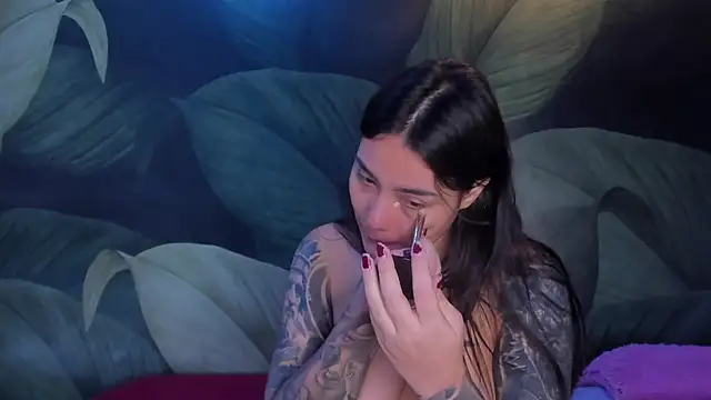 Snapshot of sweett_dirty chatting on October 28, 12:30 pm sweett dirty online show from October 28, 12:30 pm