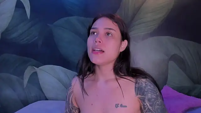 Snapshot of sweett_dirty chatting on November 23, 12:27 pm sweett dirty online show from November 23, 12:27 pm