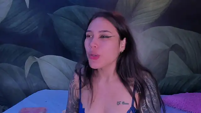 Snapshot of sweett_dirty chatting on January 8, 12:18 pm sweett dirty online show from January 8, 12:18 pm