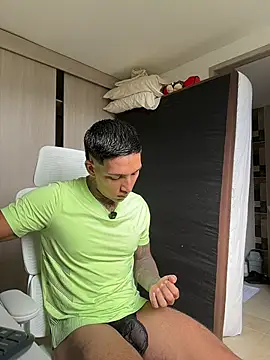 Snapshot of sendfer chatting on June 19, 7:17 pm sendfer online show from June 19, 7:17 pm