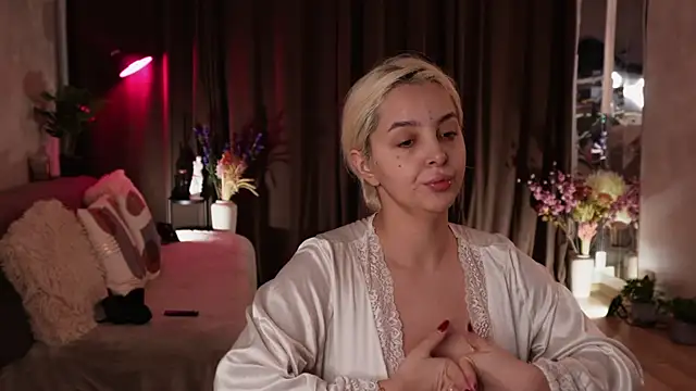 VictoriaMorrone online show from October 12, 6:40 pm