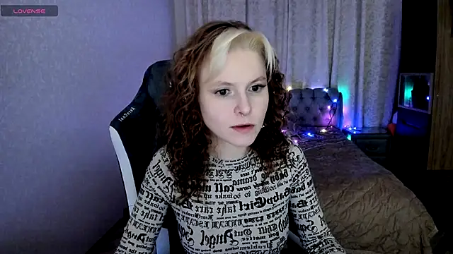 Snapshot of rocky_foxy chatting on December 17, 10:22 pm rocky foxy online show from December 17, 10:22 pm